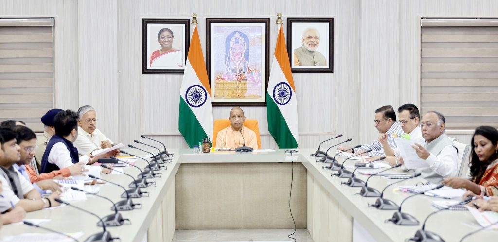 मुख्यमंत्री योगी आदित्यनाथ ने ‘हर घर तिरंगा’ अभियान की तैयारियों की समीक्षा की, 5 करोड़ घरों पर तिरंगा फहराने का लक्ष्य