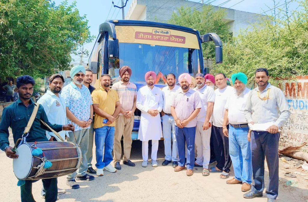 हरदीप सिंह मुंडियां की अगुवाई में गांव कोहड़ा से श्री हरमंदिर साहिब के दर्शन के लिए बस रवाना हरदीप सिंह मुंडियां की अगुवाई में गांव कोहड़ा से श्री हरमंदिर साहिब के दर्शन के लिए बस रवाना