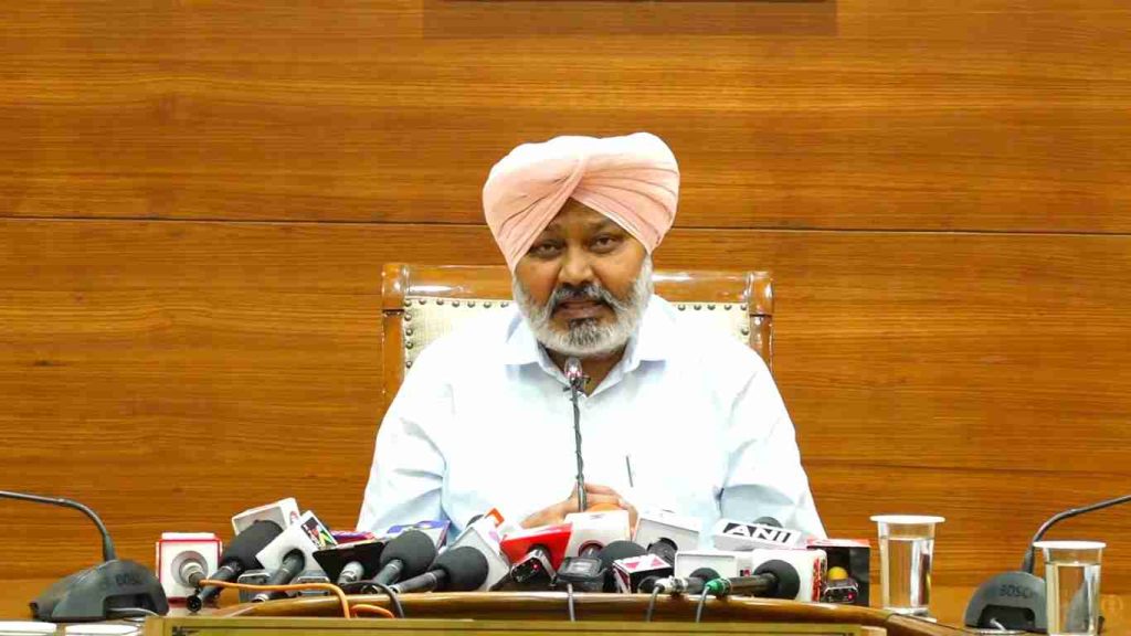 हरपाल सिंह चीमा: पंजाब सरकार बुज़ुर्गों और आर्थिक रूप से कमज़ोर श्रद्दालुओं की पुरानी इच्छाओं को पूरा कर रही है हरपाल सिंह चीमा: पंजाब सरकार बुज़ुर्गों और आर्थिक रूप से कमज़ोर श्रद्दालुओं की पुरानी इच्छाओं को पूरा कर रही है