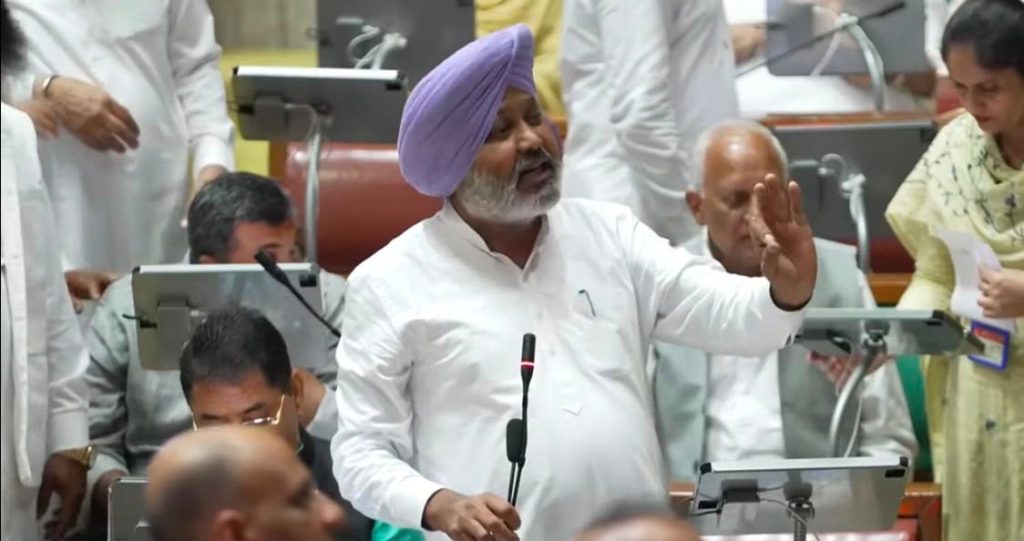 हरपाल सिंह चीमा ने विधानसभा में जसवंत सिंह खालरा मुद्दे पर अकाली विधायक अयाली को घेरा हरपाल सिंह चीमा ने विधानसभा में जसवंत सिंह खालरा मुद्दे पर अकाली विधायक अयाली को घेरा