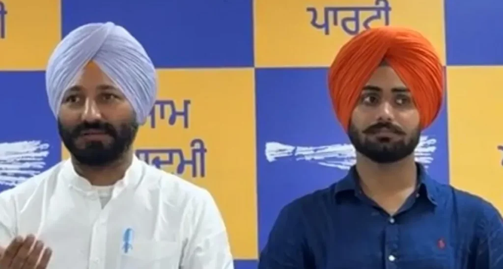 ABVP की जीत पर AAP/ASAP का बड़ा सवाल: विवादित दस्तावेज़ों और चुनावी पात्रता पर हाईकोर्ट जाएगी टीम, PU प्रशासन की चुप्पी पर भी उठे सवाल ABVP की जीत पर AAP/ASAP का बड़ा सवाल: विवादित दस्तावेज़ों और चुनावी पात्रता पर हाईकोर्ट जाएगी टीम, PU प्रशासन की चुप्पी पर भी उठे सवाल
