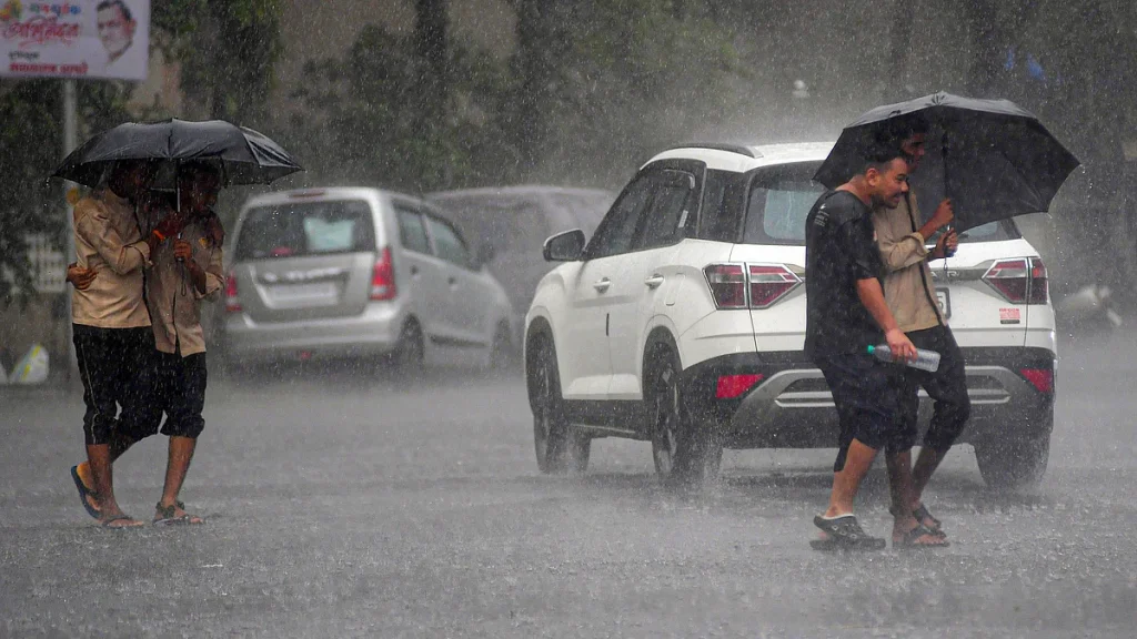Delhi Weather Today: दिल्ली-NCR में बारिश के साथ आंधी-तूफान का अलर्ट, कई राज्यों में भारी बारिश का अनुमान Delhi Weather Today: दिल्ली-NCR में बारिश के साथ आंधी-तूफान का अलर्ट, कई राज्यों में भारी बारिश का अनुमान