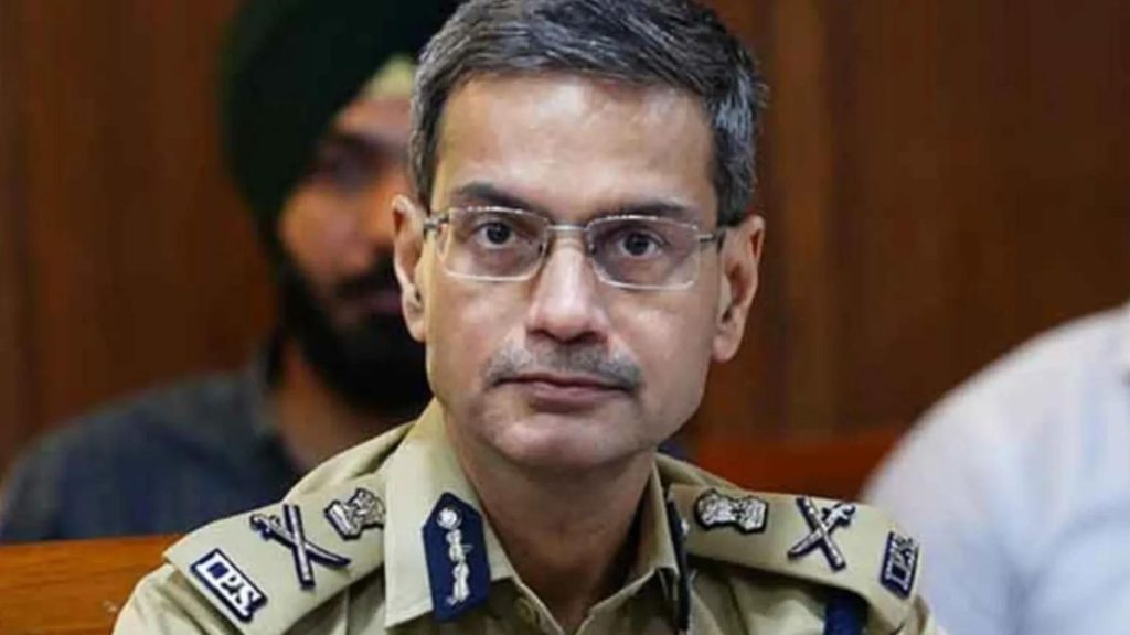 LPU तनाव के बीच DGP गौरव यादव का सख्त संदेश, बोले- कानून हाथ में लेने वालों पर होगी कार्रवाई LPU तनाव के बीच DGP गौरव यादव का सख्त संदेश, बोले- कानून हाथ में लेने वालों पर होगी कार्रवाई