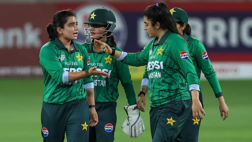 Pakistan vs Hong Kong: जॉयलीन कौर ने पाकिस्तान की बढ़ाई मुश्किलें, 4 विकेट लेकर करा कमाल