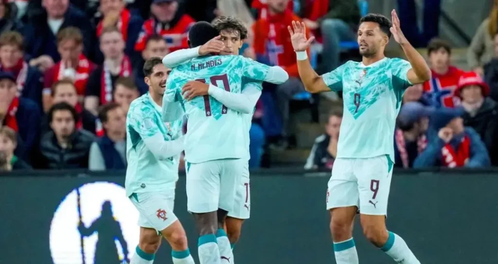 Portugal vs Norway: हालैंड के गोल पर भारी पड़े फेलिक्स-रामोस, पुर्तगाल ने दर्ज की लगातार दूसरी जीत Portugal vs Norway: हालैंड के गोल पर भारी पड़े फेलिक्स-रामोस, पुर्तगाल ने दर्ज की लगातार दूसरी जीत