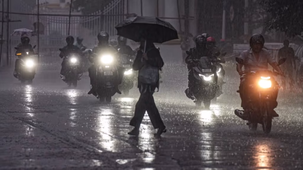 UP Weather Alert: यूपी में 6 सितंबर तक भारी बारिश का अलर्ट, कई जिलों में बाढ़ और वज्रपात का खतरा