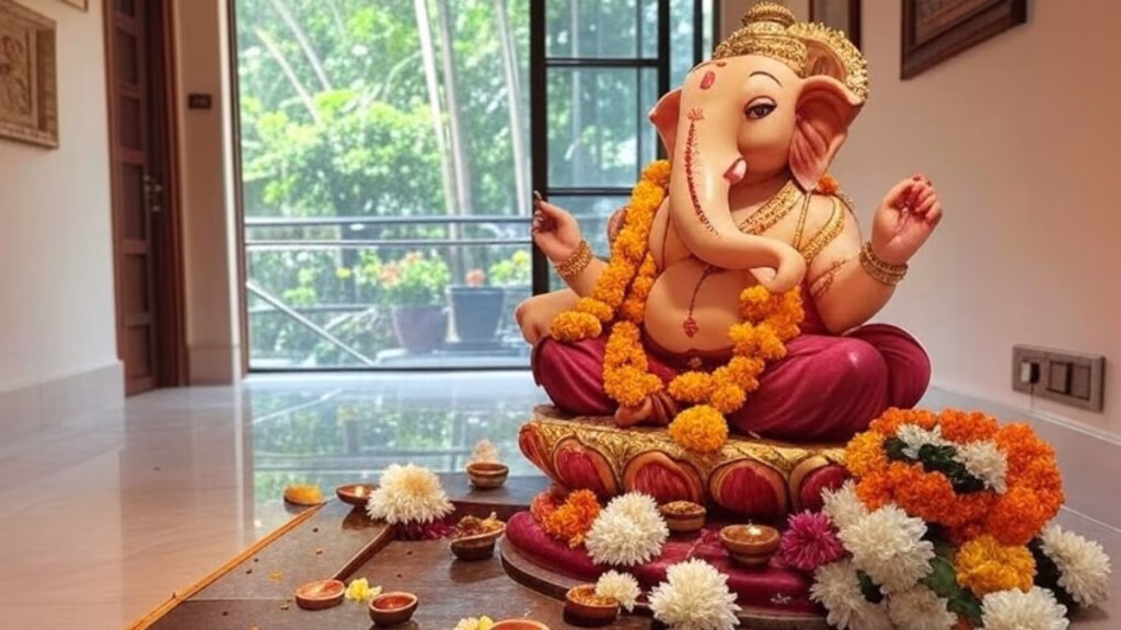 गणेशोत्सव 2026: गणेश चतुर्थी पर जरूर करें गणपति बप्पा की आरती, जानें धार्मिक महत्व गणेशोत्सव 2026: गणेश चतुर्थी पर जरूर करें गणपति बप्पा की आरती, जानें धार्मिक महत्व