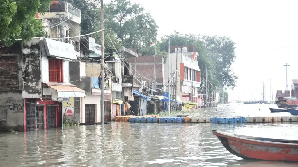 Prayagraj Weather Update: प्रयागराज में 4 दिन से बारिश पर ब्रेक, गंगा-यमुना का जलस्तर घटा; बाढ़ का खतरा कम Prayagraj Weather Update: प्रयागराज में 4 दिन से बारिश पर ब्रेक, गंगा-यमुना का जलस्तर घटा; बाढ़ का खतरा कम