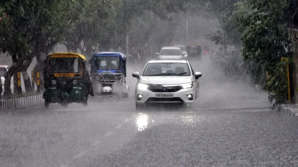 यूपी मौसम अपडेट: यूपी के 38 जिलों में आज बारिश के आसार, 21 सितंबर से साफ होगा मौसम; जानें मानसून की विदाई कब