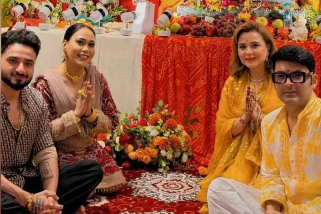 अफसाना खान गणपति उत्सव में पहुंचीं तो हुईं ट्रोल, सोशल मीडिया पर छिड़ी धार्मिक पहचान को लेकर बहस अफसाना खान गणपति उत्सव में पहुंचीं तो हुईं ट्रोल, सोशल मीडिया पर छिड़ी धार्मिक पहचान को लेकर बहस