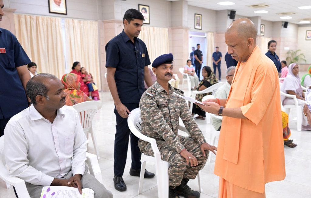 छोटी से छोटी घटना पर रखें नजर, डीएम-एसपी को मुख्यमंत्री योगी के सख्त निर्देश