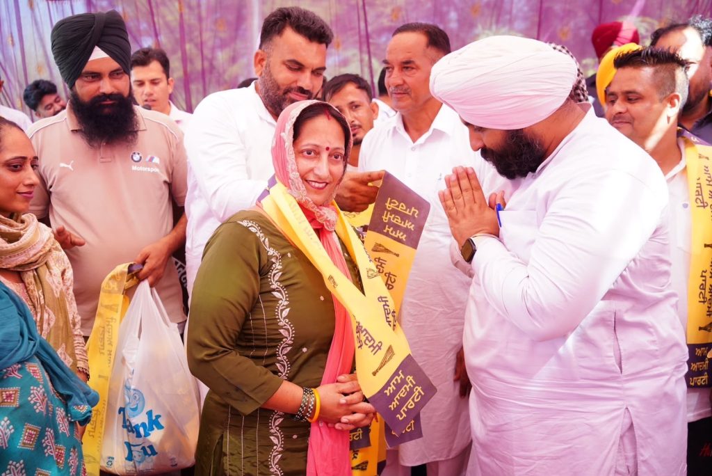 पंजाब में कांग्रेस को झटका, नानोवाल के दर्जनों कार्यकर्ता आम आदमी पार्टी में शामिल