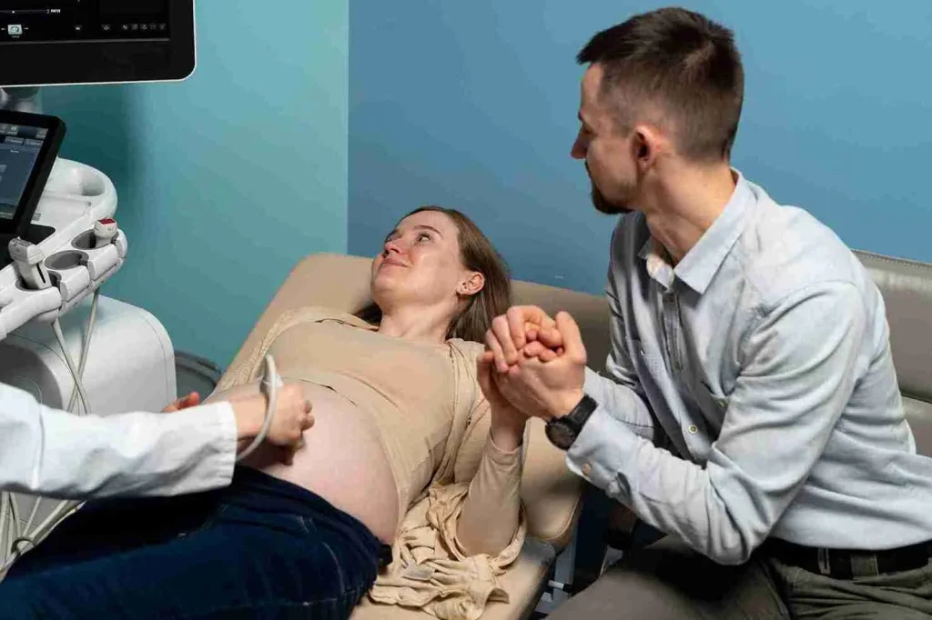 प्रेग्नेंसी में कौन सी जांच कब जरूरी? महीनेवार प्रेग्नेंसी स्कैन और टेस्ट की पूरी जानकारी