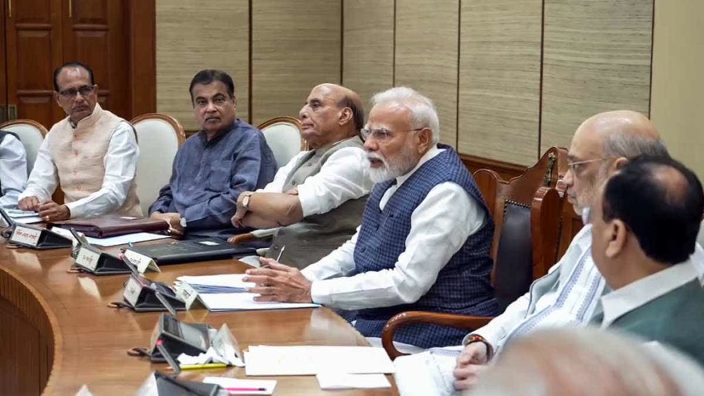 फेरबदल की अटकलों के बीच प्रधानमंत्री मोदी ने 20 मंत्रियों से की सीधी बातचीत, IAS अफसर भी नहीं रहे मौजूद