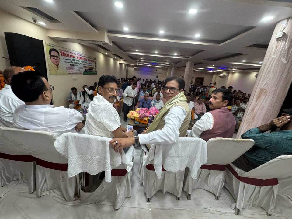बिहार MLC चुनाव 2026: RJD के संजीव कुमार सिंह ने दाखिल किया नामांकन, शिक्षकों के मुद्दों पर सरकार को घेरा बिहार MLC चुनाव 2026: RJD के संजीव कुमार सिंह ने दाखिल किया नामांकन, शिक्षकों के मुद्दों पर सरकार को घेरा