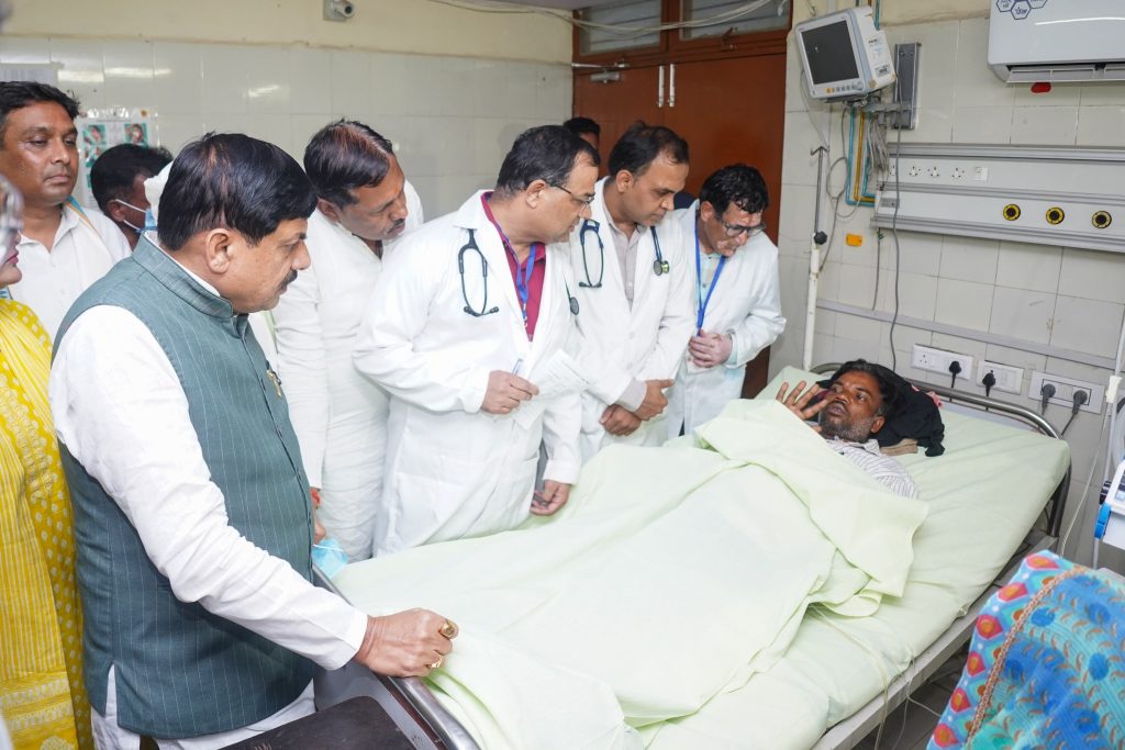 सागर जहरीली शराब कांड: मुख्यमंत्री मोहन यादव का सख्त एक्शन, IG और कमिश्नर बदले; न्यायिक जांच के आदेश सागर जहरीली शराब कांड: मुख्यमंत्री मोहन यादव का सख्त एक्शन, IG और कमिश्नर बदले; न्यायिक जांच के आदेश
