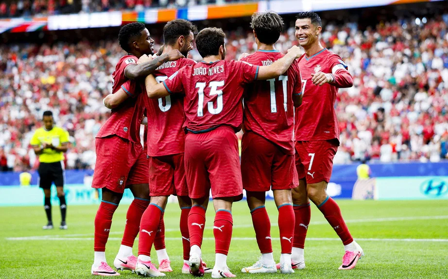 UEFA Nations League: पुर्तगाल ने नॉर्वे को 2-1 से हराया, क्वार्टर फाइनल में पहुंची टीम UEFA Nations League: पुर्तगाल ने नॉर्वे को 2-1 से हराया, क्वार्टर फाइनल में पहुंची टीम