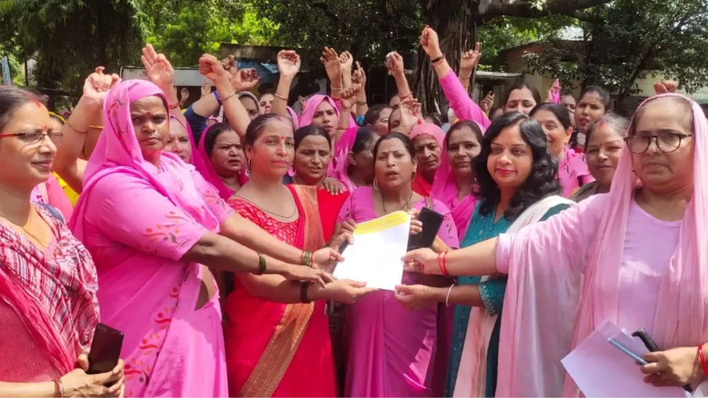 आशा और आंगनबाड़ी कार्यकर्ता खुद बना सकती हैं आयुष्मान कार्ड, जानें पात्रता और आसान प्रक्रिया आशा और आंगनबाड़ी कार्यकर्ता खुद बना सकती हैं आयुष्मान कार्ड, जानें पात्रता और आसान प्रक्रिया