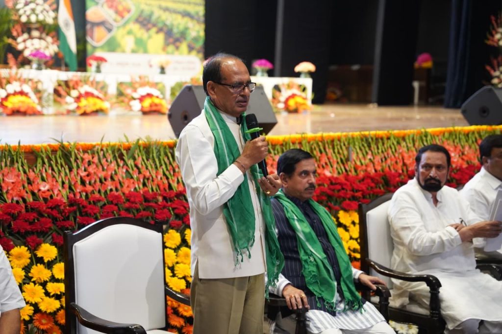 गन्ना किसानों की समस्याओं पर केंद्र का बड़ा फैसला, एक हफ्ते में बनेगी संयुक्त कमेटी: शिवराज सिंह चौहान गन्ना किसानों की समस्याओं पर केंद्र का बड़ा फैसला, एक हफ्ते में बनेगी संयुक्त कमेटी: शिवराज सिंह चौहान