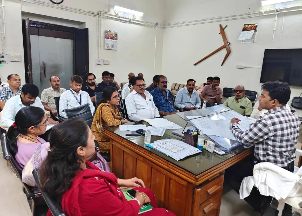 छिंदवाड़ा में रबी सीजन की तैयारी तेज, कम बारिश के चलते किसानों को कम पानी वाली फसलें बोने की सलाह छिंदवाड़ा में रबी सीजन की तैयारी तेज, कम बारिश के चलते किसानों को कम पानी वाली फसलें बोने की सलाह