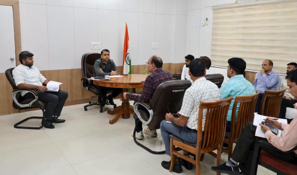 नर्मदापुरम में पराली जलाने पर रोक लगाने की तैयारी, किसानों को जागरूक करने के लिए मैदान में उतरेंगी कृषि विभाग की टीमें नर्मदापुरम में पराली जलाने पर रोक लगाने की तैयारी, किसानों को जागरूक करने के लिए मैदान में उतरेंगी कृषि विभाग की टीमें