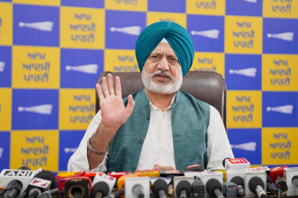 बलतेज पन्नू: हरजिंदर सिंह धामी पंजाब पुलिस के साथ सहयोग करने के बजाय सीबीआई जांच की मांग क्यों कर रहे हैं? बलतेज पन्नू: हरजिंदर सिंह धामी पंजाब पुलिस के साथ सहयोग करने के बजाय सीबीआई जांच की मांग क्यों कर रहे हैं?