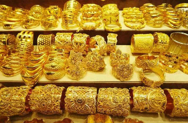 Gold Price: बढ़ती कीमतों के कारण सोने के आभूषणों की मांग घट गई है