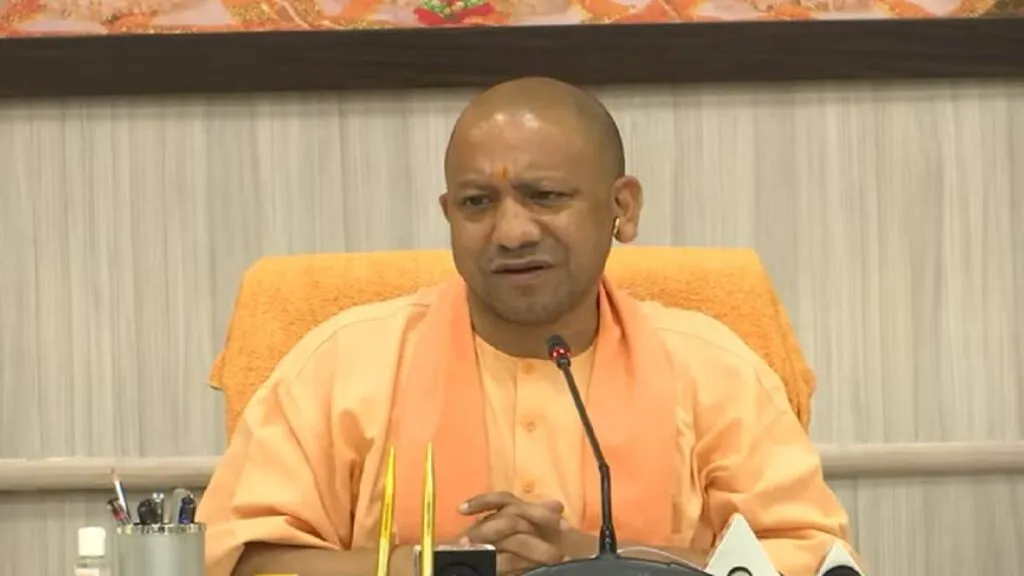 CM Yogi Adityanath ने जनपद बाराबंकी में पं0 दीन दयाल उपाध्याय की प्रतिमा का अनावरण किया CM Yogi Adityanath ने जनपद बाराबंकी में पं0 दीन दयाल उपाध्याय की प्रतिमा का अनावरण किया