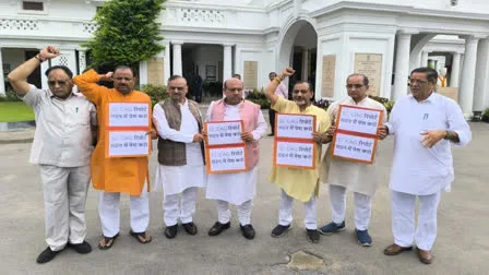 Delhi News: बीजेपी विधायक आज CM आवास पर धरना देंगे, CAG की पेंडिंग रिपोर्ट्स को विधानसभा में पेश करने की मांग Delhi News: बीजेपी विधायक आज CM आवास पर धरना देंगे, CAG की पेंडिंग रिपोर्ट्स को विधानसभा में पेश करने की मांग