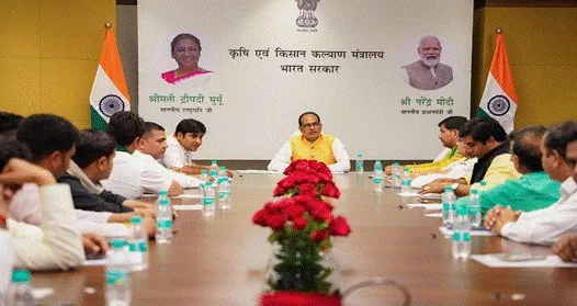 केंद्रीय मंत्री Shivraj Singh Chouhan ने किसान और किसान संगठनों से संवाद के क्रम में आज किसान और किसान संगठनों से चर्चा की केंद्रीय मंत्री Shivraj Singh Chouhan ने किसान और किसान संगठनों से संवाद के क्रम में आज किसान और किसान संगठनों से चर्चा की