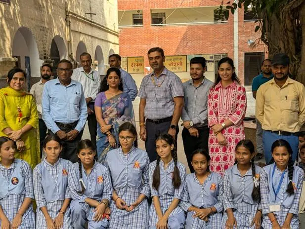 Okhla Government Schools में पृथक फाउंडेशन के साथ मिलकर “स्वभाव स्वच्छता संस्कार स्वच्छता (4 एस)” अभियान का आयोजन