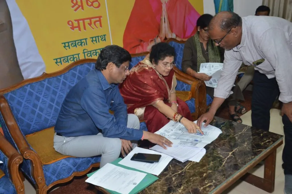 Minister of State Mrs. Gaur: विकास कार्यक्रम में तेजी लाए, लापरवाही पर होगा एक्शन Minister of State Mrs. Gaur: विकास कार्यक्रम में तेजी लाए, लापरवाही पर होगा एक्शन