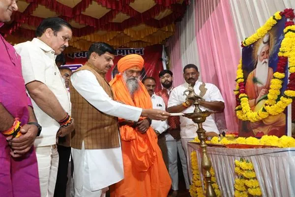 CM Dr. Yadav: महर्षि वाल्मीकि ने भगवान श्रीराम की गौरव-गाथा लिखकर आदर्श स्थापित किया CM Dr. Yadav: महर्षि वाल्मीकि ने भगवान श्रीराम की गौरव-गाथा लिखकर आदर्श स्थापित किया