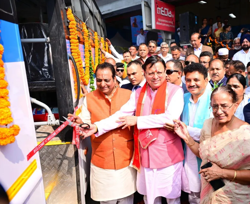 CM Pushkar Dhami ने दीपावली पर्व पर प्रदेशवासियों को दी 130 नई बसों की सौगात। CM Pushkar Dhami ने दीपावली पर्व पर प्रदेशवासियों को दी 130 नई बसों की सौगात।