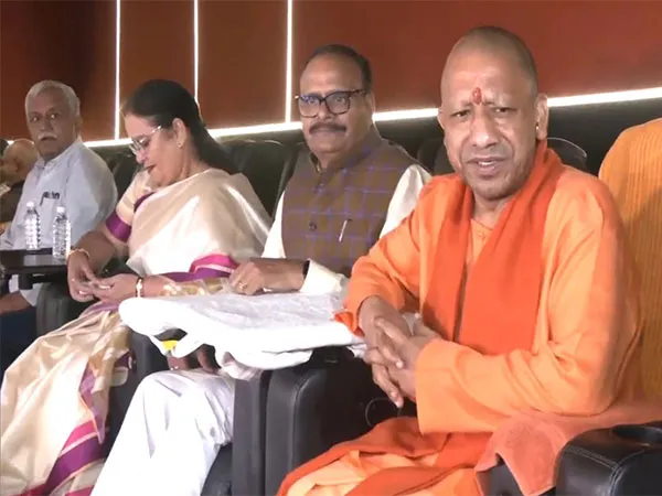 CM Yogi Adityanath: ‘द साबरमती रिपोर्ट’ फिल्म वर्ष 2002 में हुई गोधरा की घटना की वास्तविकता को देशवासियों के सामने लाने का एक प्रयास CM Yogi Adityanath: ‘द साबरमती रिपोर्ट’ फिल्म वर्ष 2002 में हुई गोधरा की घटना की वास्तविकता को देशवासियों के सामने लाने का एक प्रयास
