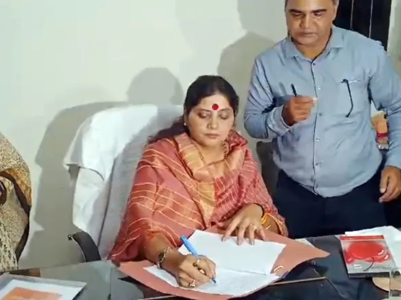 राज्य महिला आयोग की अध्यक्ष Dr. Babita Chauhan ने सहारनपुर में कस्तूरबा गांधी आवासीय विद्यालय का किया निरीक्षण