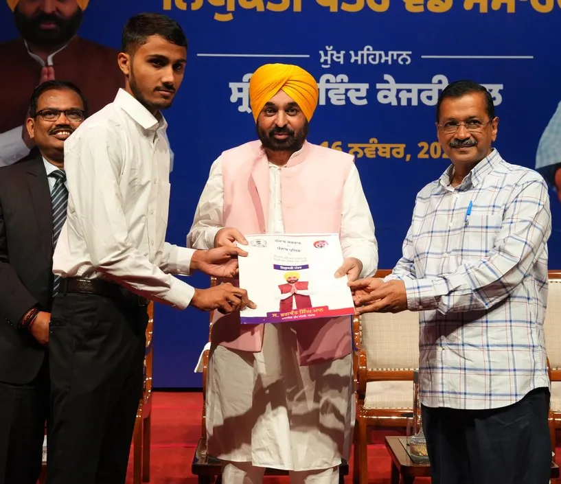 CM Bhagwant Mann को स्वतंत्र, निष्पक्ष और पारदर्शी भर्ती के लिए नवचयनित पुलिस ने धन्यवाद दिया CM Bhagwant Mann को स्वतंत्र, निष्पक्ष और पारदर्शी भर्ती के लिए नवचयनित पुलिस ने धन्यवाद दिया