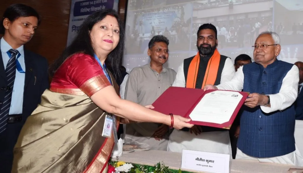 CM Nitish Kumar ने ग्रामीण कार्य विभाग की 8837.77 करोड़ रुपये लागत की 6199 योजनाओं का किया कार्यारंभ एवं उद्घाटन