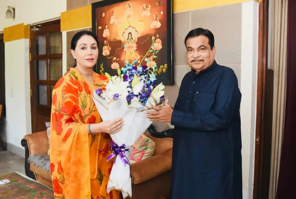 Deputy CM Diya Kumari: प्रदेश की 27 सड़कों के लिए केन्द्र ने 1154.47 करोड़ रूपये की दी मंजूरी प्रदेश के बुनियादी ढांचे को मजबूती मिलेंगी Deputy CM Diya Kumari: प्रदेश की 27 सड़कों के लिए केन्द्र ने 1154.47 करोड़ रूपये की दी मंजूरी प्रदेश के बुनियादी ढांचे को मजबूती मिलेंगी