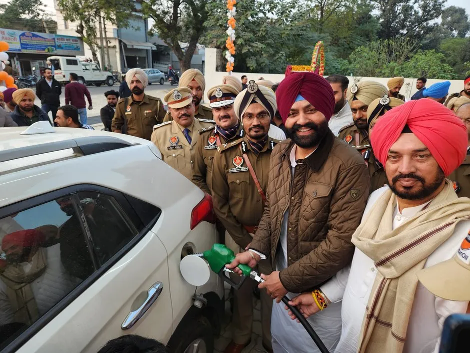 जेल मंत्री Laljit Singh Bhullar ने नाभा और फाजिल्का जेल में पेट्रोल पंपों का उद्घाटन किया