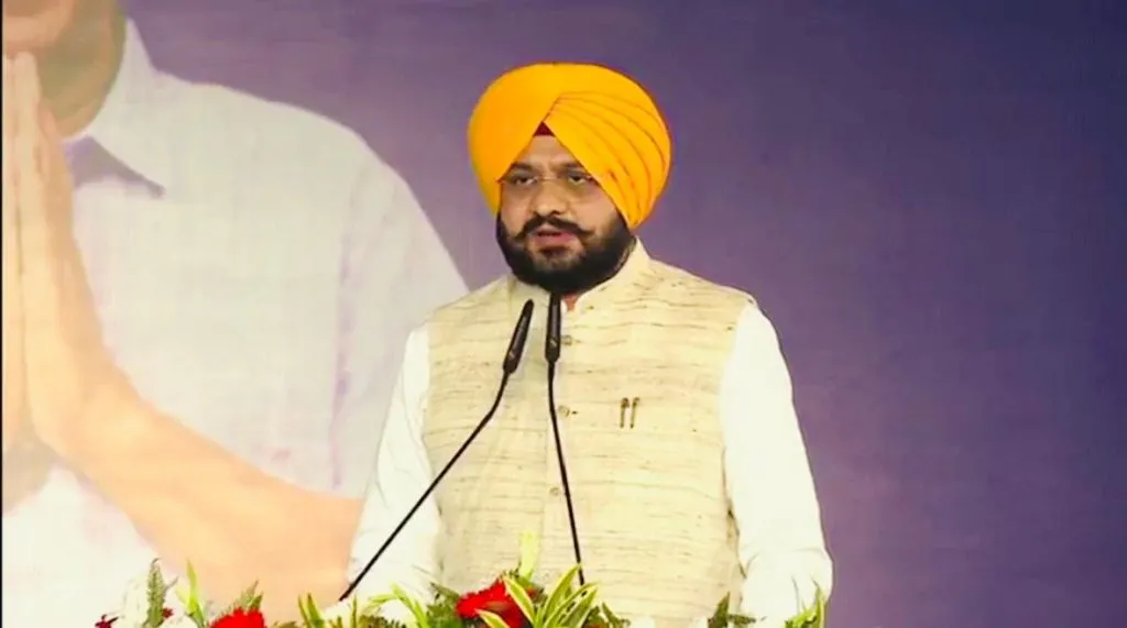 श्रम मंत्री तरुण सिंह सोंड: पंजाब श्रम विभाग ने 2024 के दौरान कई श्रमिक समर्थक नीतियां लागू कीं श्रम मंत्री तरुण सिंह सोंड: पंजाब श्रम विभाग ने 2024 के दौरान कई श्रमिक समर्थक नीतियां लागू कीं