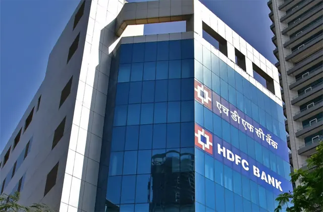 HDFC Bank: रिज़र्व बैंक ऑफ इंडिया ने रेपो रेट नहीं बदला, इस बड़े प्राइवेट बैंक ने चुपचाप लोन की दरें बढ़ा दीं।