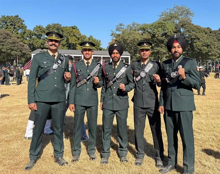 Punjab News: पंजाब के आठ युवा अधिकारियों को भारतीय सेना और वायु सेना में कमीशन किया गया