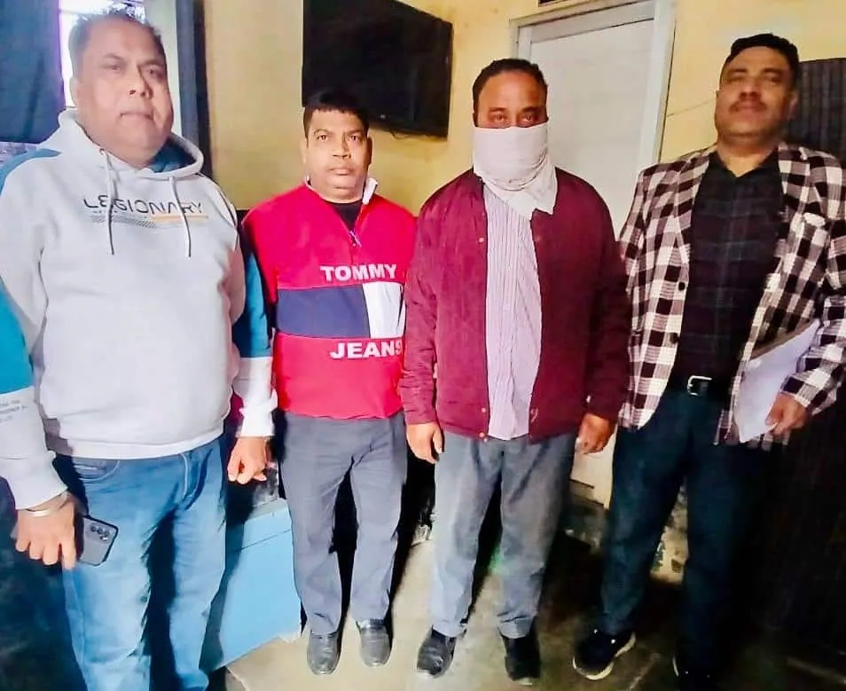 पंजाब विजीलैंस ब्यूरो ने एसएचओ के साथी पूर्व हेड कांस्टेबल को 10 हजार रुपये की रिश्वत लेने के आरोप में गिरफ्तार किया।