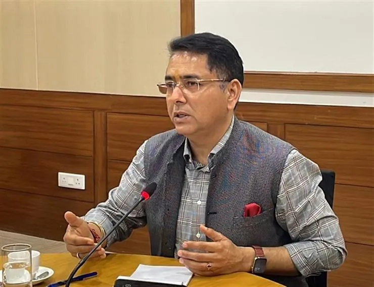 श्री अमन अरोड़ा: पेडा अधिकारियों को 20 हजार सौर पंप स्थापित करने के लक्ष्य को प्राप्त करने के लिए हर संभव प्रयास करने का निर्देश दिया