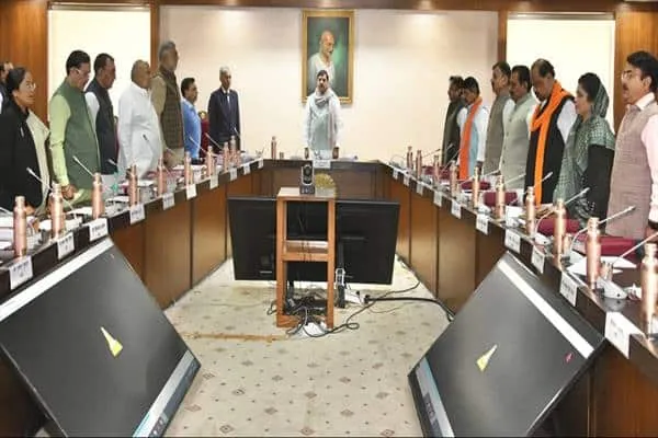 मुख्यमंत्री डॉ. मोहन यादव ने मंत्रि-परिषद की बैठक के पहले मंत्रीगण को किया संबोधित मुख्यमंत्री डॉ. मोहन यादव ने मंत्रि-परिषद की बैठक के पहले मंत्रीगण को किया संबोधित