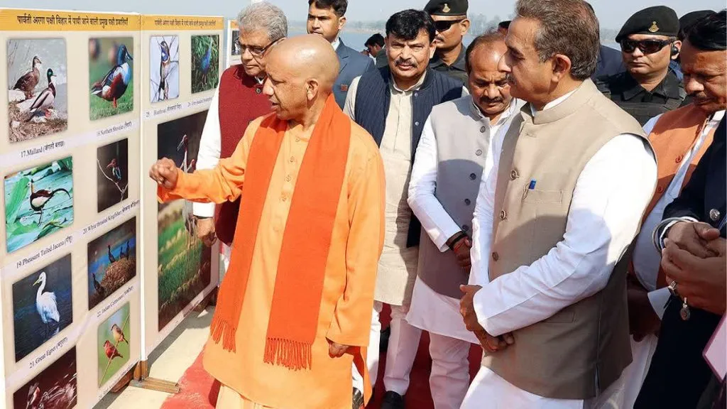 मुख्यमंत्री योगी आदित्यनाथ ने गोंडा में कहा कि वेटलैंड को पर्यटन से जोड़ना चाहिए