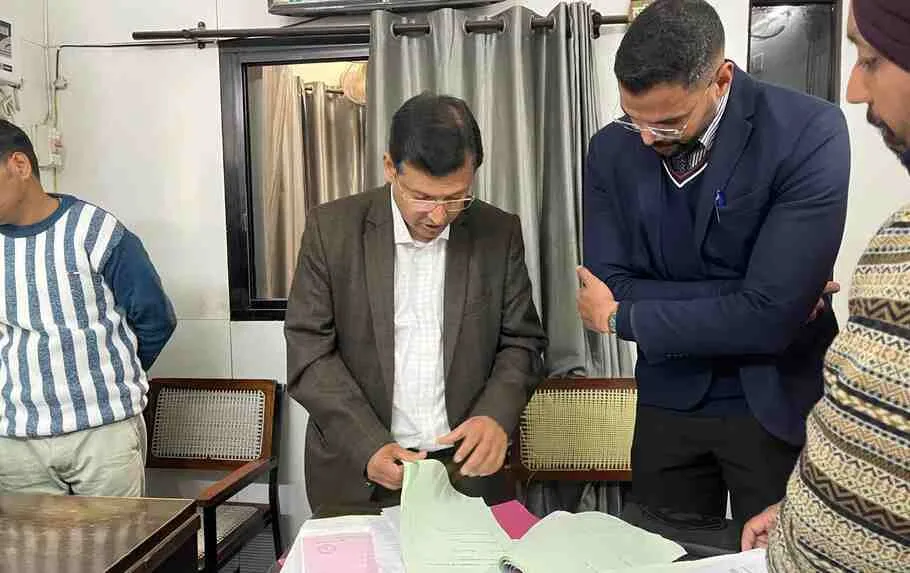 Punjab news: अतिरिक्त मुख्य सचिव ने लुधियाना पूर्वी तहसील का औचक दौरा किया, सीसीटीवी की भी जांच की