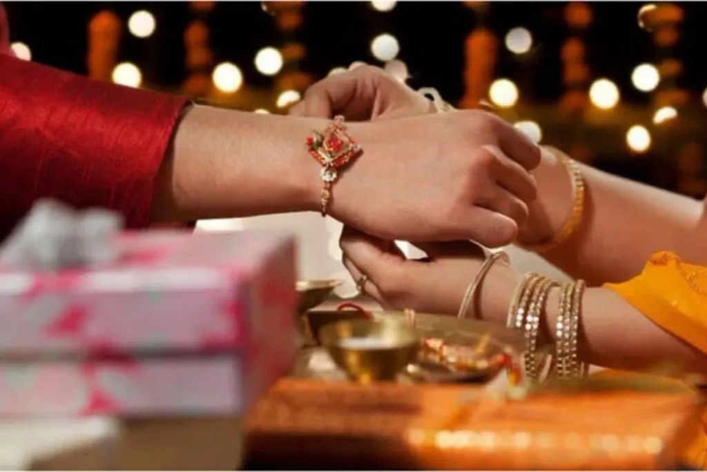 Raksha Bandhan 2025 Date: जानें कब है रक्षाबंधन, राखी बांधने का शुभ मुहूर्त और भद्रा का समय Raksha Bandhan 2025 Date: जानें कब है रक्षाबंधन, राखी बांधने का शुभ मुहूर्त और भद्रा का समय
