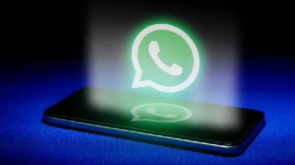 WhatsApp Update 2025: WhatsApp ने पेश किया नया ग्रुप वॉयस चैट फीचर: अब बिना टाइपिंग के करें लाइव बातचीत